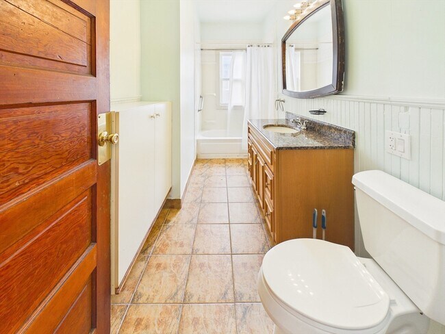 Building Photo - 5-7 Hoyle St