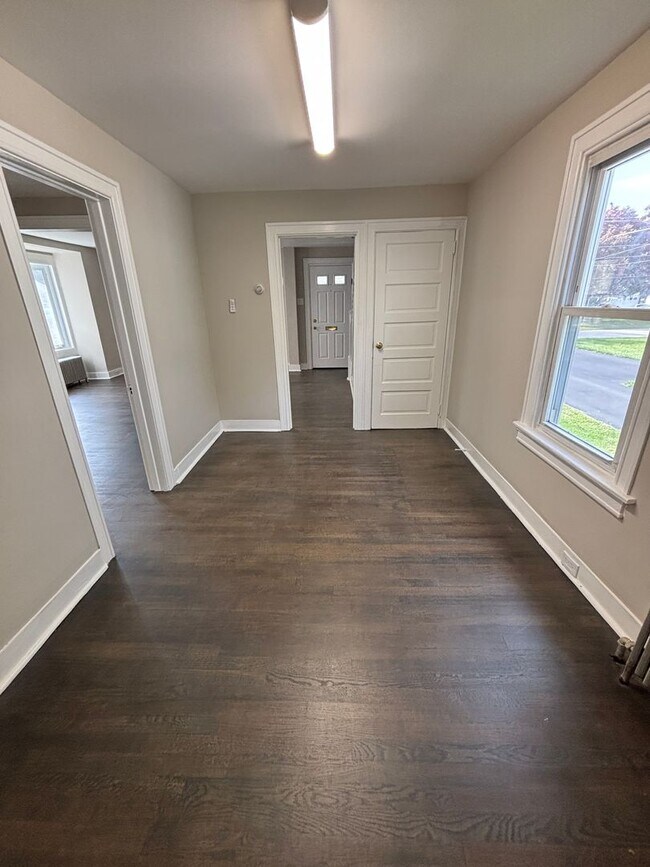Building Photo - Newly Renovated 3-Bedroom, 2.5-Bath Home i...