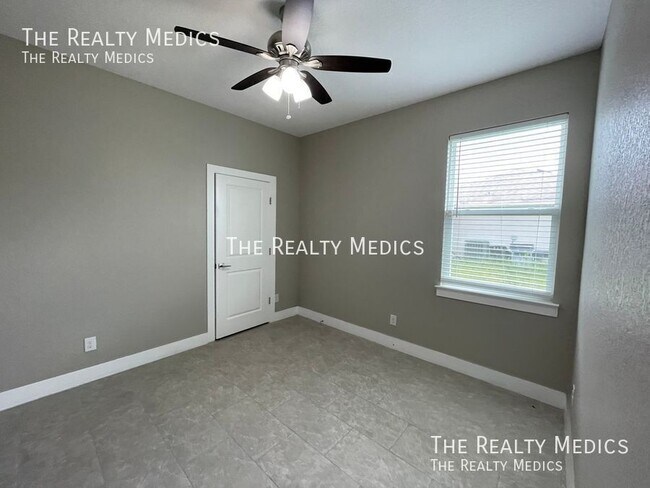 Building Photo - 279 Elm Ct