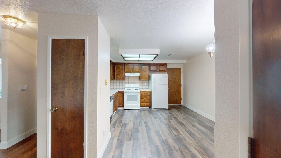 Building Photo - 173 Wayside Dr