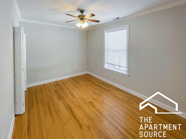 Building Photo - 3810 N Marshfield Ave