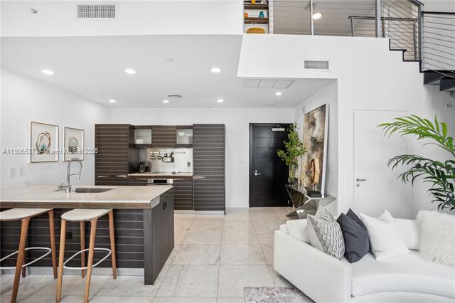 Building Photo - 200 Biscayne Blvd Way