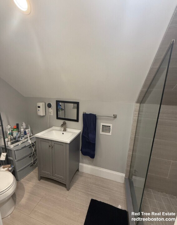 Building Photo - 71 Hillside St