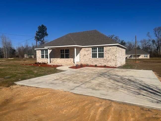 Building Photo - 3 Bed 2 Bath Brick House - Fenced in Backyard