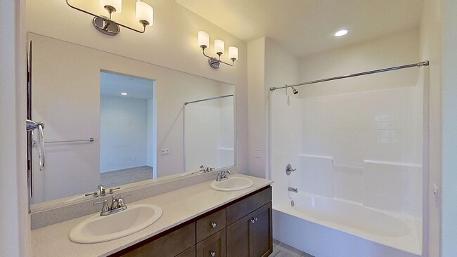 Building Photo - Large 2 Bedroom Townhome at The Village, L...