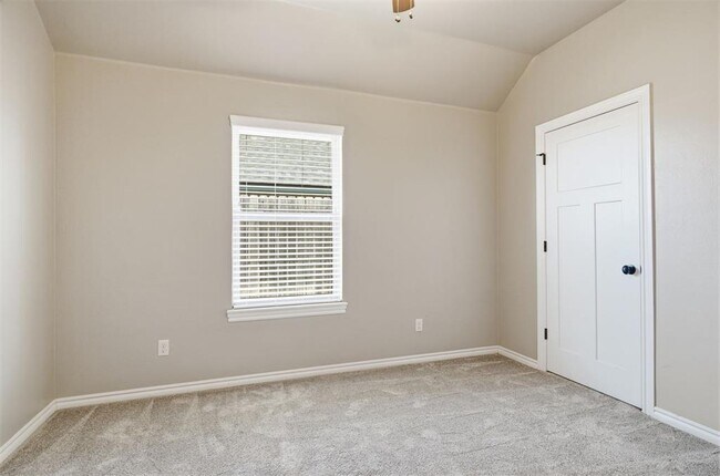 Building Photo - 3613 Regal Dr