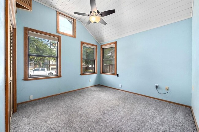 Building Photo - 1811 Waterston Ave