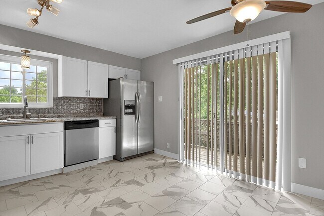 Building Photo - Renovated One Bedroom!!