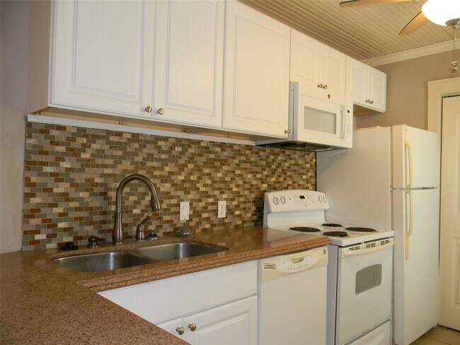 Building Photo - 2423 Avenue L