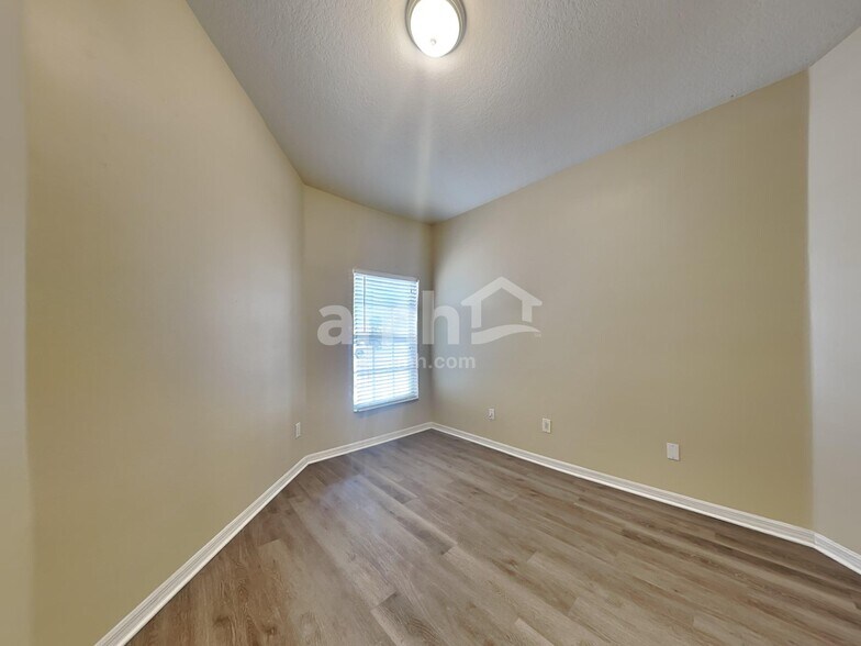Building Photo - 8467 Quarter Horse Dr