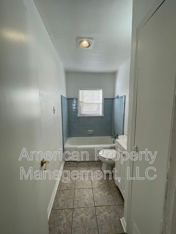 Building Photo - 2730 N Main St