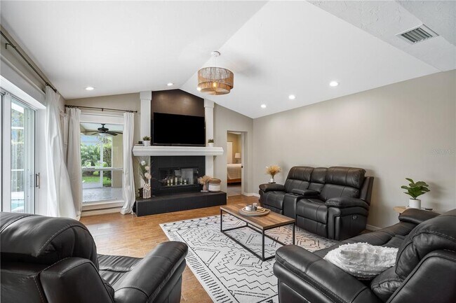 Building Photo - 5828 Sandy Pointe Dr