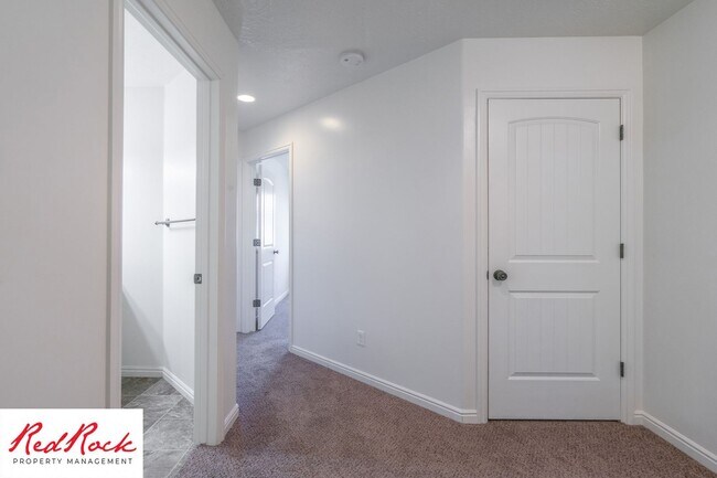 Building Photo - 2801 E 450 N