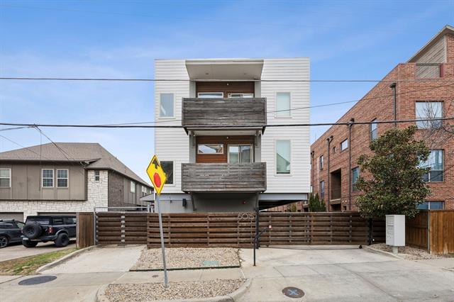 Building Photo - 5015 Manett St