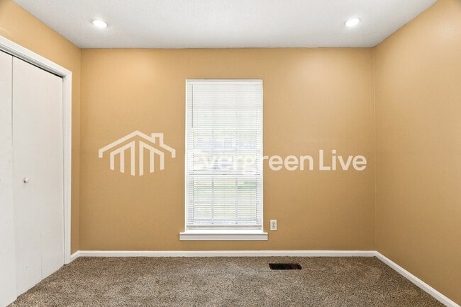 Building Photo - 1412 Highland Dr