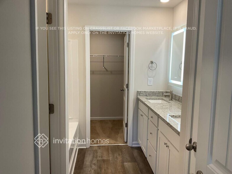 Building Photo - 209 White Flds Ave