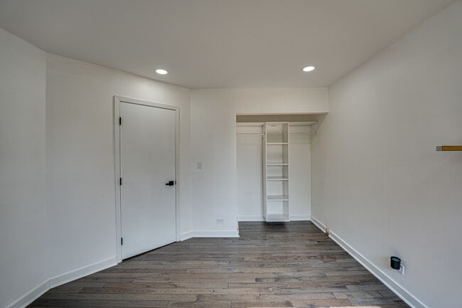 Building Photo - 1633 Hilton Head Dr