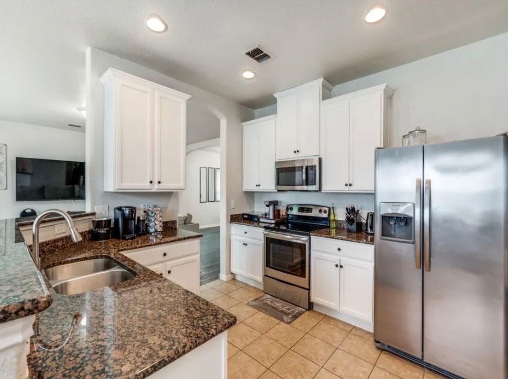 Building Photo - 6035 Enchantment