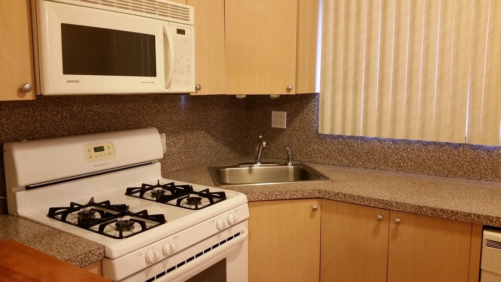 Kitchen - 19638 Pompeii Ave