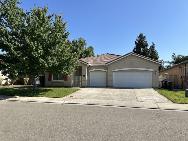 Primary Photo - Weston Ranch 4 Bedroom 2.5 Bathroom Home