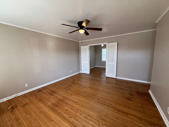 Building Photo - 3 Bed, 1.5 Bath Fenced Pets Allowed