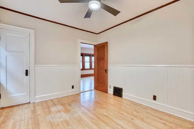 Building Photo - 5113 W Wisconsin Ave