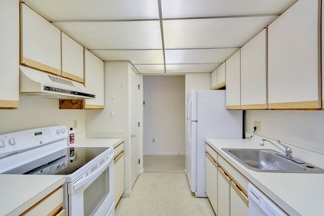 Building Photo - 134 Turtle Creek Rd #6