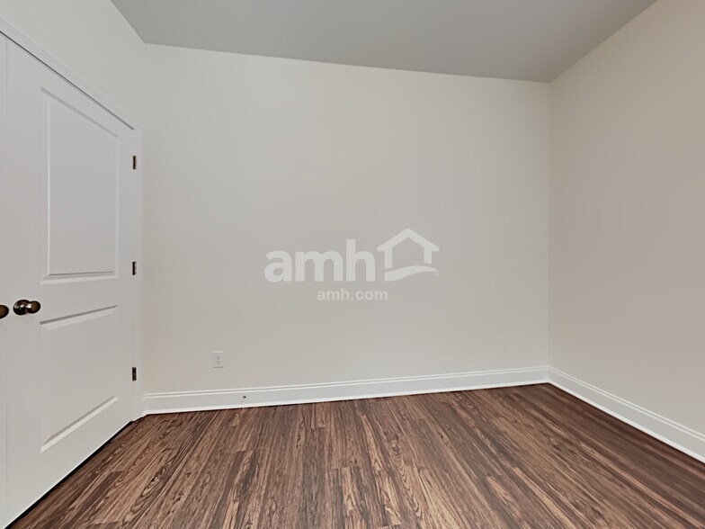 Building Photo - 284 Bering Ln