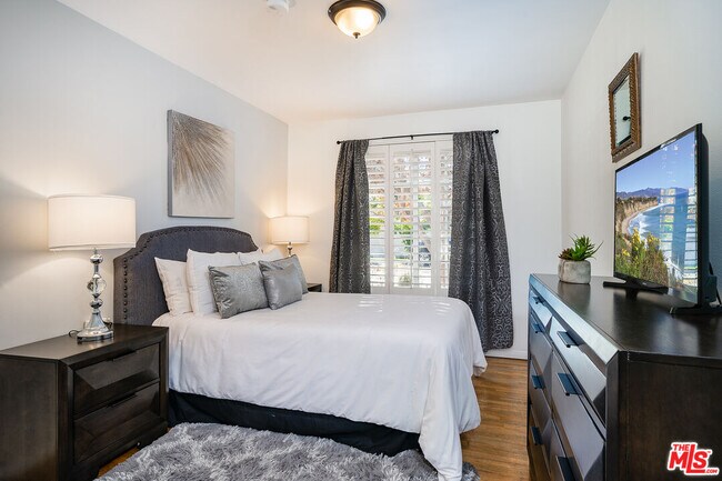 Building Photo - 13843 Milbank St