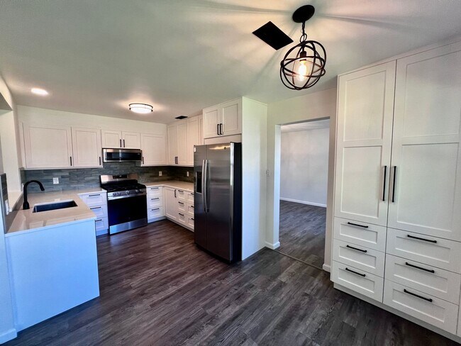 Building Photo - Charming Home in Ocean Lakes Community