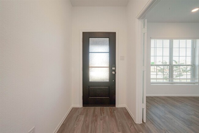 Building Photo - 5730 Knox Lndg Dr