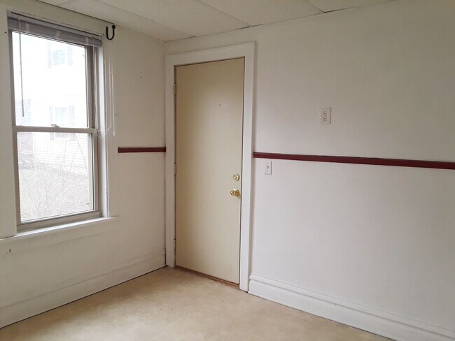 Building Photo - 732 N 23rd Ave W