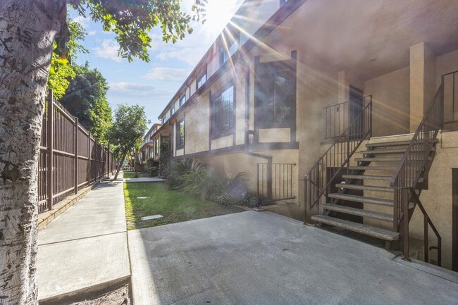 Building Photo - 515 W Gardena Blvd