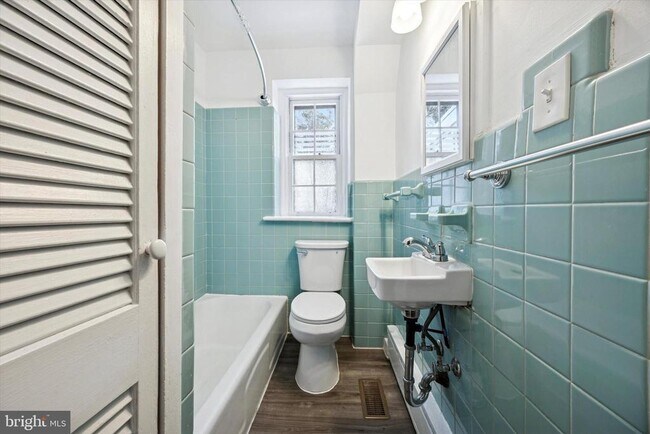 Building Photo - 703 N Providence Rd