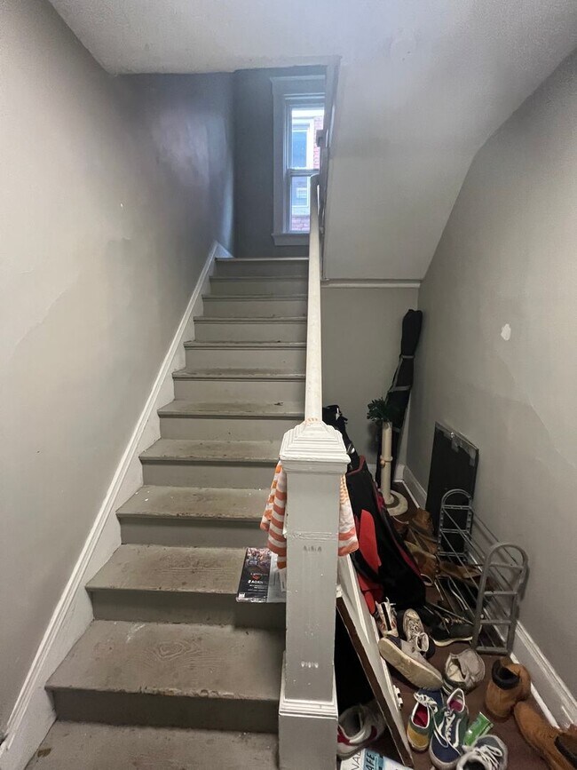 Building Photo - Five Bedroom Available for 26-27 School Year!