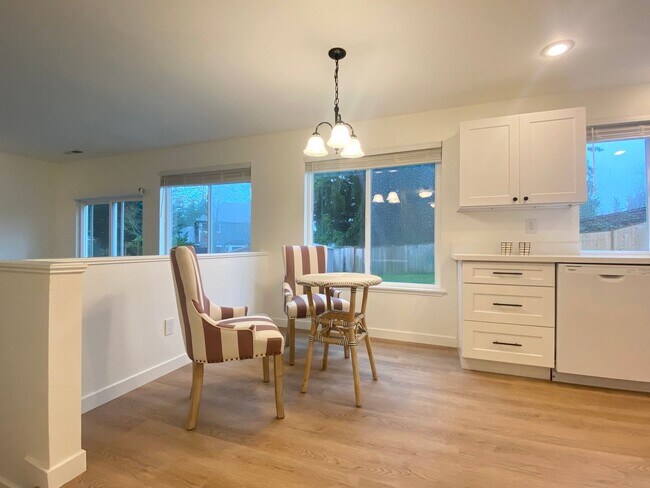 Building Photo - FULLY UPDATED Auburn home near Thomas Jefferson HS