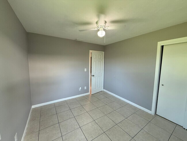 Building Photo - 3 Bedroom 2 Bath Single Family Home