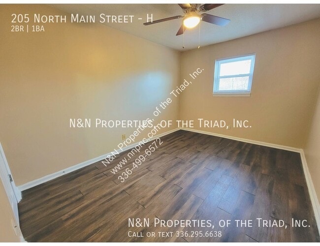 Building Photo - 2 Bedroom Apartment in King NC  Upstairs U...