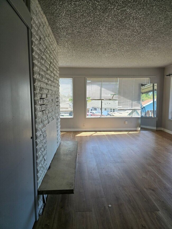 Building Photo - 2814 Callahan Dr