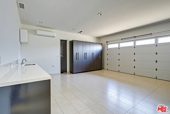 Building Photo - 6243 Berquist Ave