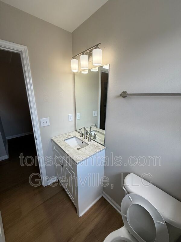 Building Photo - 151 Bellweather Dr