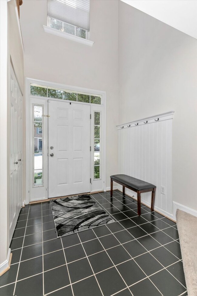 Building Photo - Twin Arch