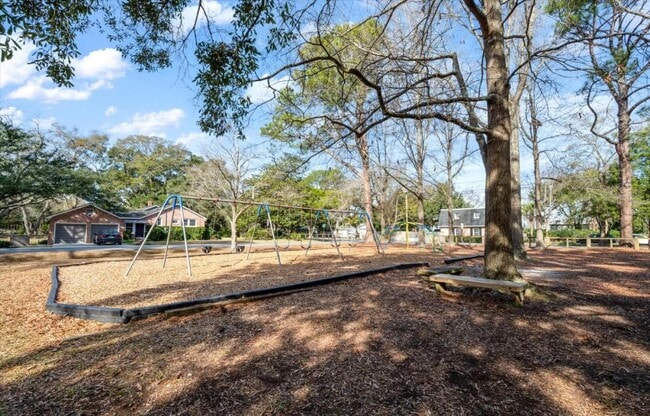 Building Photo - 537 Braxton Ave