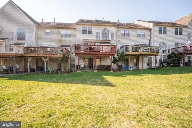 Building Photo - 1855 Creekview Ln