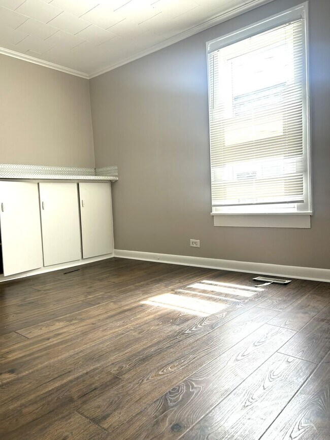 Building Photo - Super cute, newly renovated 3 bed, 1 bath home close to all things Downtown Salisbury