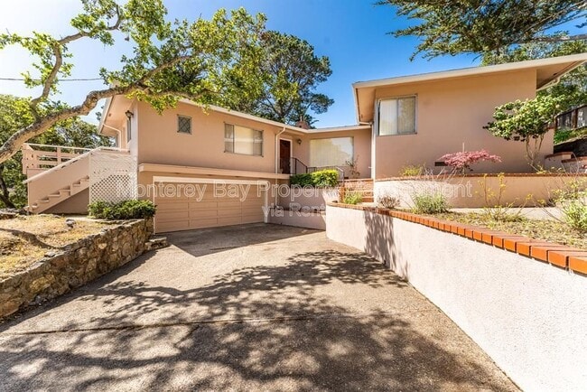 Building Photo - 1 El Caminito