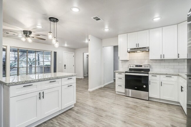 Building Photo - 8618 Flossie Mae St