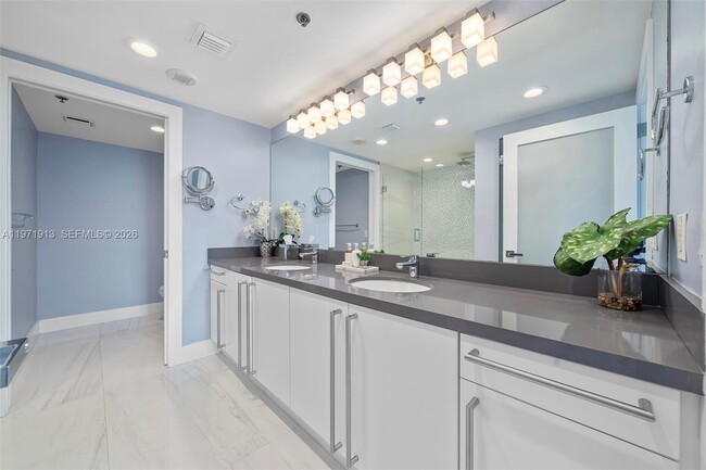 Building Photo - 226 Ocean Dr