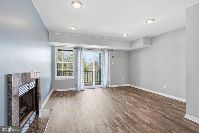 Building Photo - 496 Revere Dr