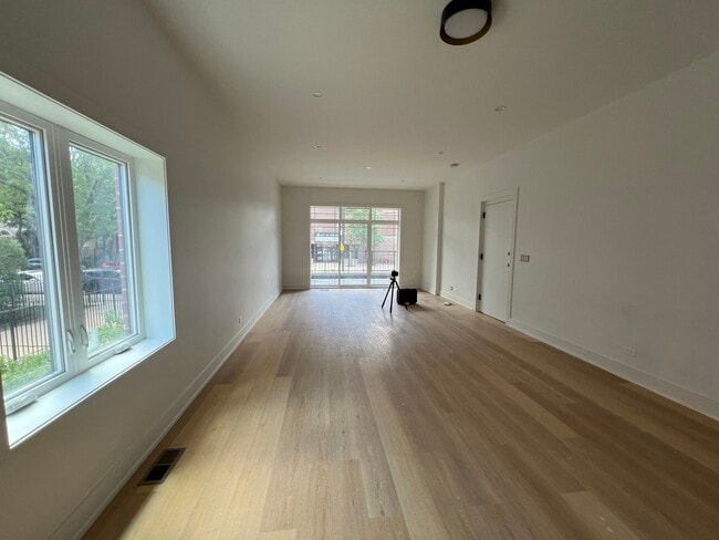 Building Photo - 2042 W Washington Blvd